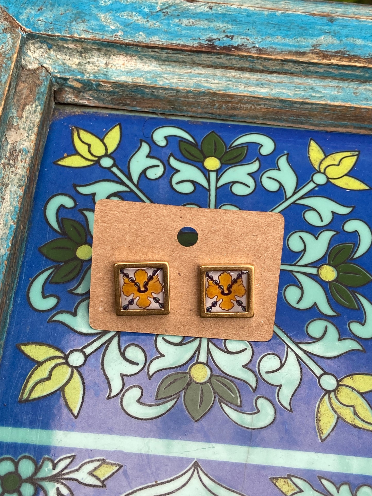 Poppy Knot Tile Studs (Arlington Theater)