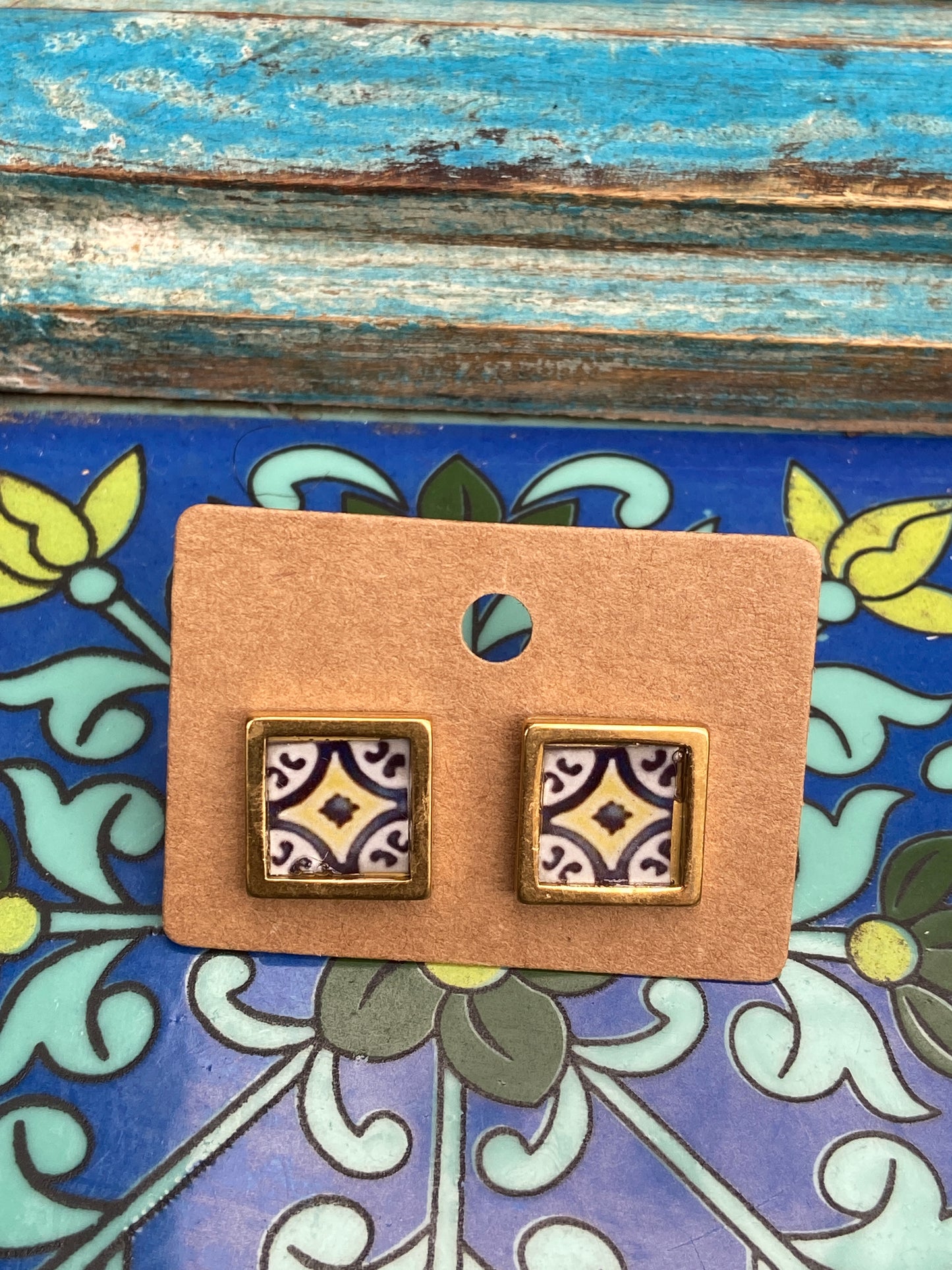 Corner Bows Tile Studs (Paseo Nuevo Steps)