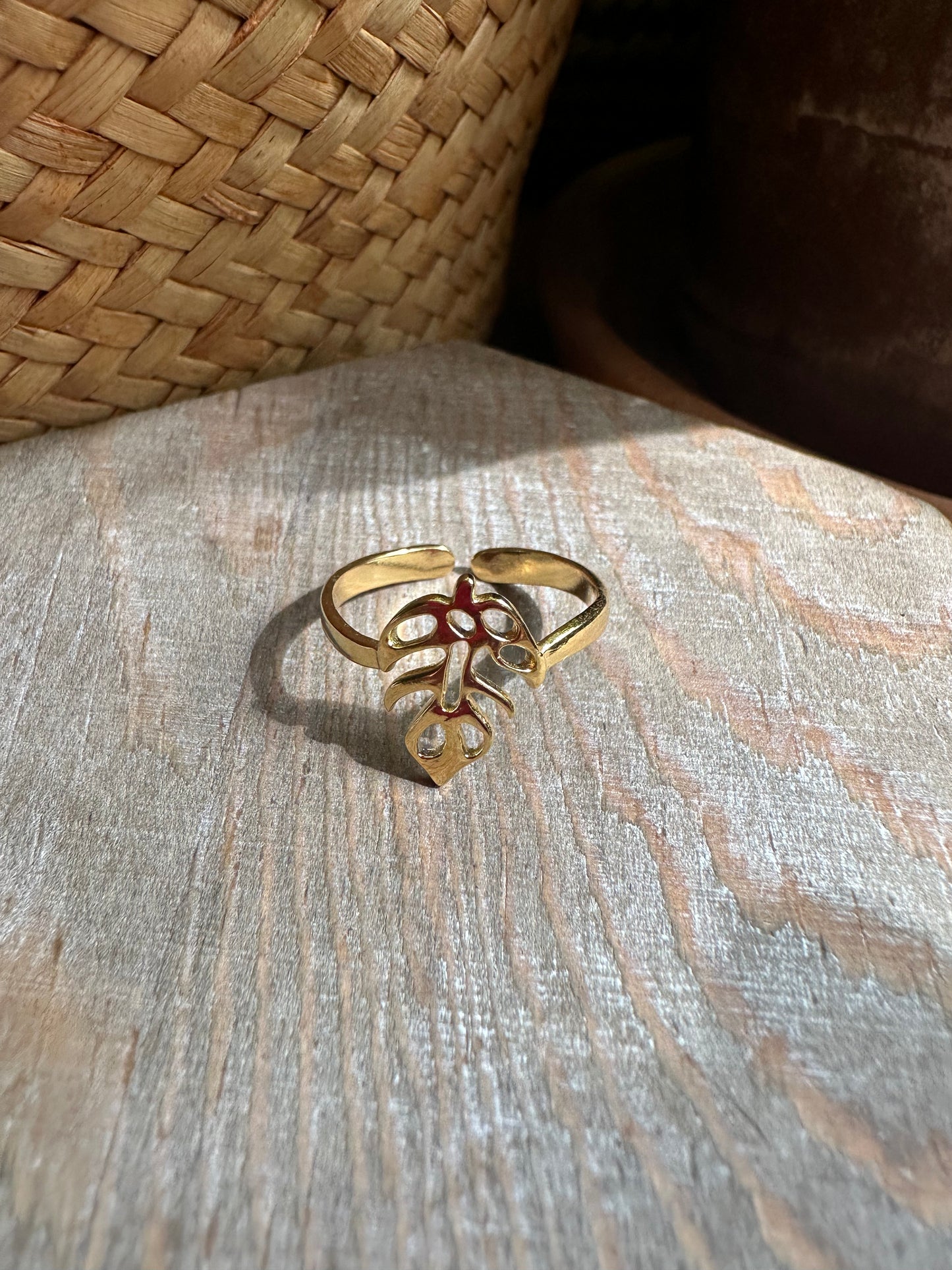 Monstera Leaf Ring